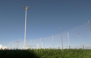 Reabierto el centro deportivo Elcano tras la reparación de la torre de luz