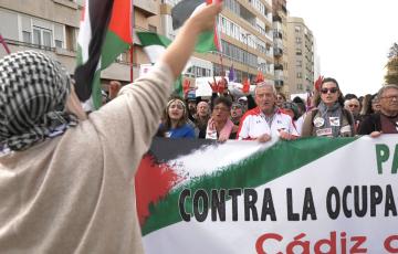 Manifestación multitudinaria en apoyo al pueblo palestino por las calles de Cádiz