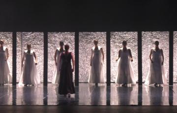 La galardonada obra de danza flamenca de Rafaela Carrasco llena el escenario del Falla