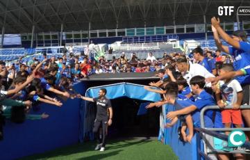 Bordalás aclamado por los aficionados del Getafe CF durante un entrenamiento a puerta abierta 