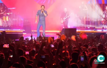 Manuel Carrasco, en el concierto de este verano en el muelle de Cádiz. 