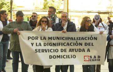El personal de ayuda a domicilio continúa con sus protestas con el objetivo de la municipalización del servicio.