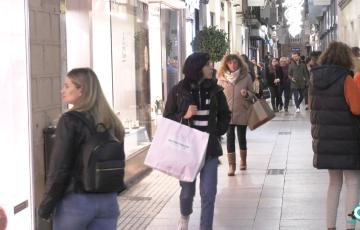 Personas comprando