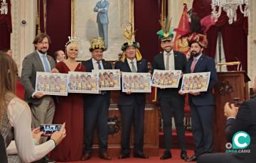 El Salón de Plenos acoge el tradicional acto de traspaso de coronas de los Reyes Magos.