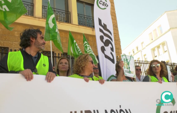 Manifestación del CSIF frente a la subdelegación del gobierno de Cádiz