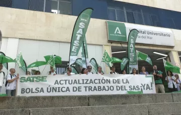 Antigua protesta del SATSE en la entrada del Hospital Puerta del Mar. 