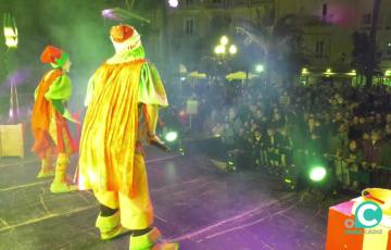 Una de las actuaciones navideñas en la plaza de San Juan de Dios. 