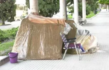 Con esta medida, según el Gobierno local, se refuerzan las posibilidades de que puedan dormir bajo techo.