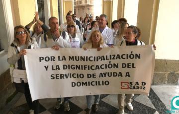 Protesta de las trabajadoras del servicio de ayuda a domicilio en San Juan de Dios. 