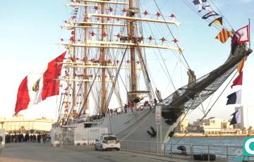 El B.A.P. “Unión” atracado en el Puerto de Cádiz. 