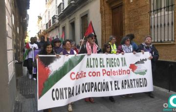 Manifestación de la plataforma Cádiz con Palestina por las calles de la ciudad. 