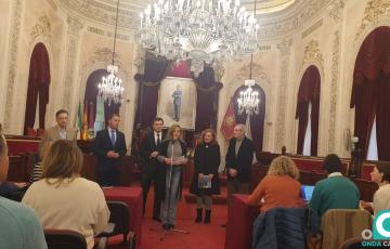 El alcalde junto con la concejala de Cultura presentando el programa "Benot regresa a Cádiz".