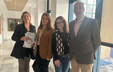 La concejala Gloria Bazán se reúne con representantes del Colegios de Farmacéuticos de Cádiz.