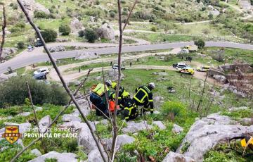 Bomberos en Ubrique rescatan el cuerpo sin vida de un hombre en Grazalema