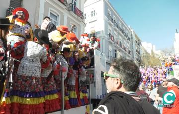 Carrusel de coros en las calles de Cádiz. 