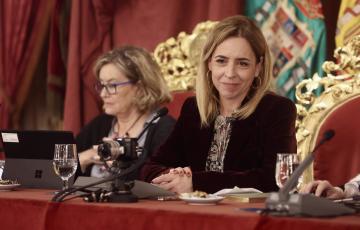 La presidenta de la Diputación, Almudena Martínez, preside el Pleno ordinario de la institución provincial del mes de febrero.