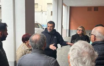 El alcalde visita la Viña junto a la asociación de vecinos Gades.