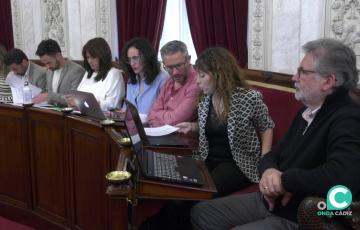 Concejales de la oposición en un Pleno del Ayuntamiento de Cádiz