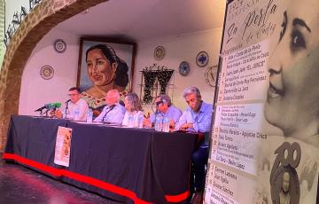 Autoridades y directivos de la entidad durante la presentación