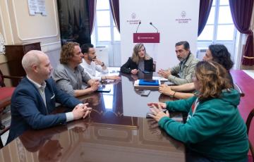 Marea Verde y los ediles municipales analizan sus propuestas en el Ayuntamiento