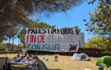 Acampada de estudiantes universitarios de Cádiz en el campus de Puerto Real