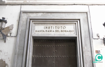 Imagen de la puerta principal del antiguo Instituto Rosario. 