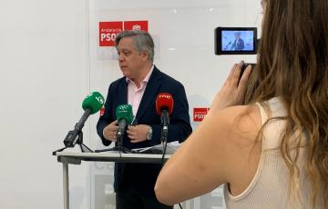 El portavoz del PSOE, Óscar Torres, en la sede de Gaspar del Pino.