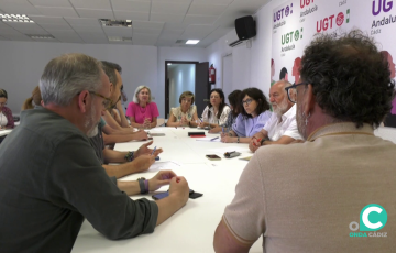 Encuentro entre la parlamentaria andaluza del PSOE, Ángeles Prieto, y el sindicato UGT. 
