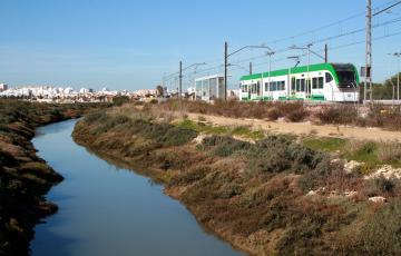 El servicio contará con cuatro trenes por sentido en su recorrido entre Pelagatos y Cádiz. 