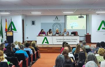 La delegada de la Junta de Andalucía en Cádiz, Mercedes Colombo, ha presidido la jornada provincial. 