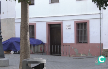 Imagen de la Plaza Macías Rete donde se ubica el albergue municipal. 