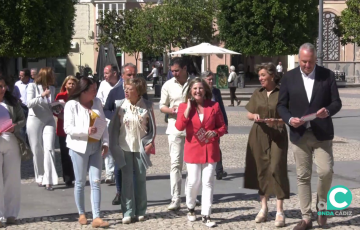 Dirigentes socialistas en campaña por la plaza de San Antonio de la capital gaditana