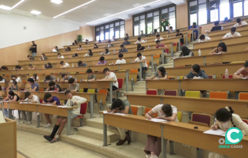 Imagen de la Facultad de Medicina durante los éxamenes en la mañana de este martes