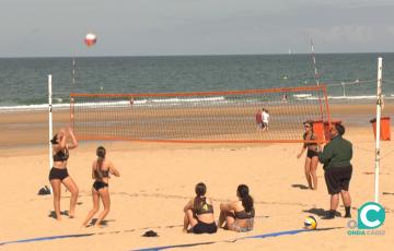 Campeonato Provincial de Voley Playa en la Playa Victoria. 