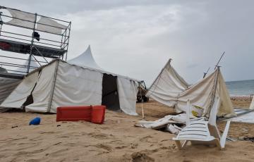 Imagen actual de la instalación Cádiz Arena en la playa Victoria. 