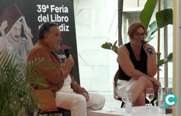 El escritor Jesús Maeso presenta su libro en la Feria del Libro de Cádiz. 