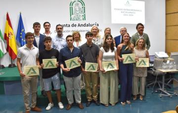 Todos los reconocidos al final del acto con su diploma acreditativo