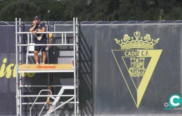 Paco López dirigiendo una sesión de entrenamiento en la Ciudad Deportiva Bahía de Cádiz