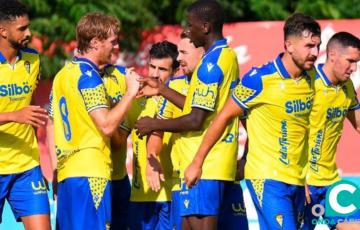 Los jugadores cadistas durante la celebración del gol que les ponía por delante (Foto: Cádiz CF)