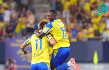 Mwepu celebra el tanto del empate (Foto: Cádiz CF)