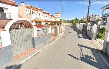 El suceso ha ocurrido al mediodía en la calle San Isidoro de Sevilla