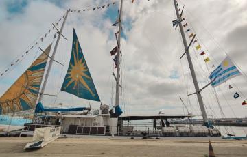 El buque escuela 'Capitán Miranda' atracado en el puerto gaditano. 