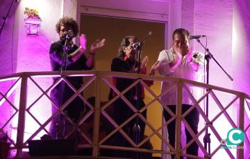  Juan Villar, Paco Reyes y Selu del Puerto ofrecieron un recital en la Plaza de la Merced. 