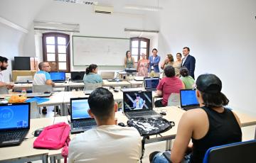 Bruno García en la visita a uno de los cursos que imparte actualmente el IFEF