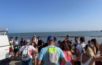 Voluntarios y voluntarias en La Caleta