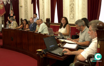 El grupo Adelante Izquierda Gaditana durante un Pleno del Ayuntamiento de Cádiz