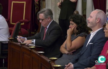 Concejales del PSOE en un Pleno del Ayuntamiento de Cádiz en una imagen de archivo