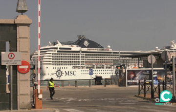 El MSC Orquesta con 3.000 pasajeros a bordo este lunes en Cádiz 