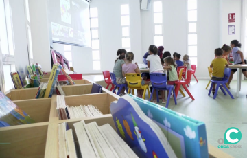 Los más pequeños han disfrutado de la actividad en la biblioteca Adolfo Suárez 