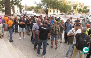 Solidaridad obrera con los detenidos por la huelga del metal en el día de su juicio en la Audiencia Provincial.